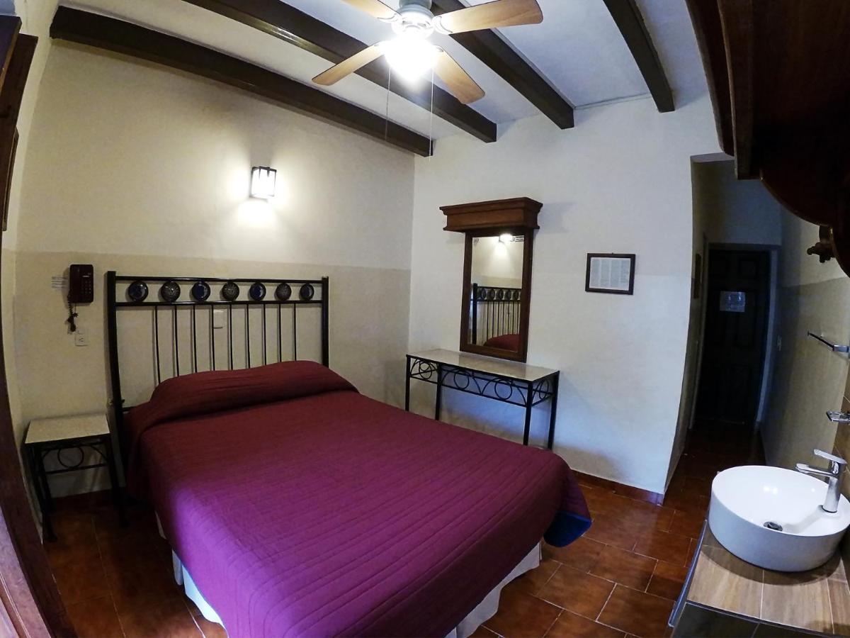 Hotel El Carmen, มอเรเลีย ภายนอก รูปภาพ