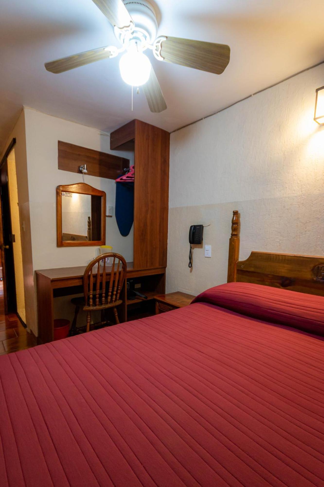 Hotel El Carmen, มอเรเลีย ภายนอก รูปภาพ