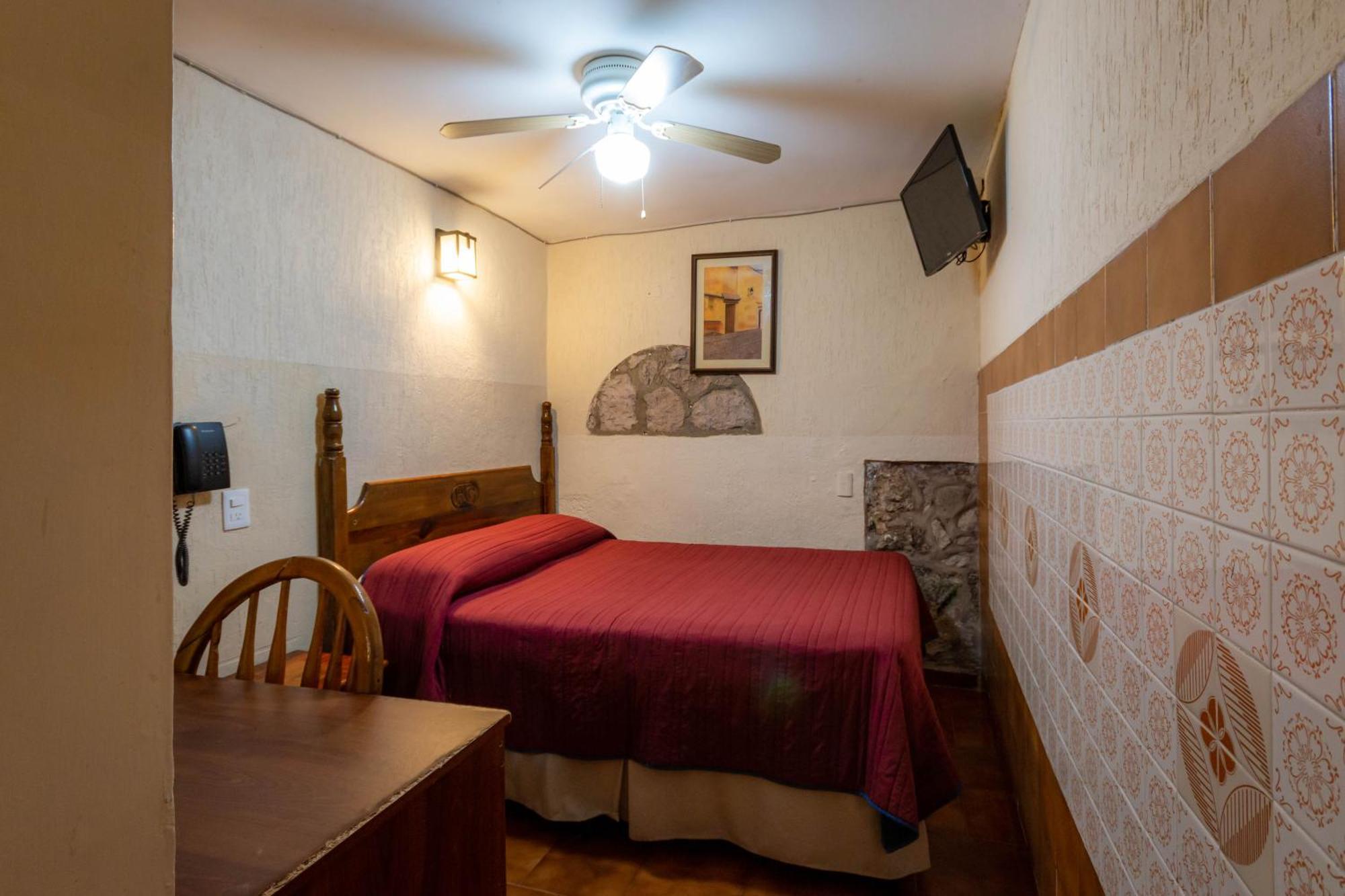 Hotel El Carmen, มอเรเลีย ภายนอก รูปภาพ